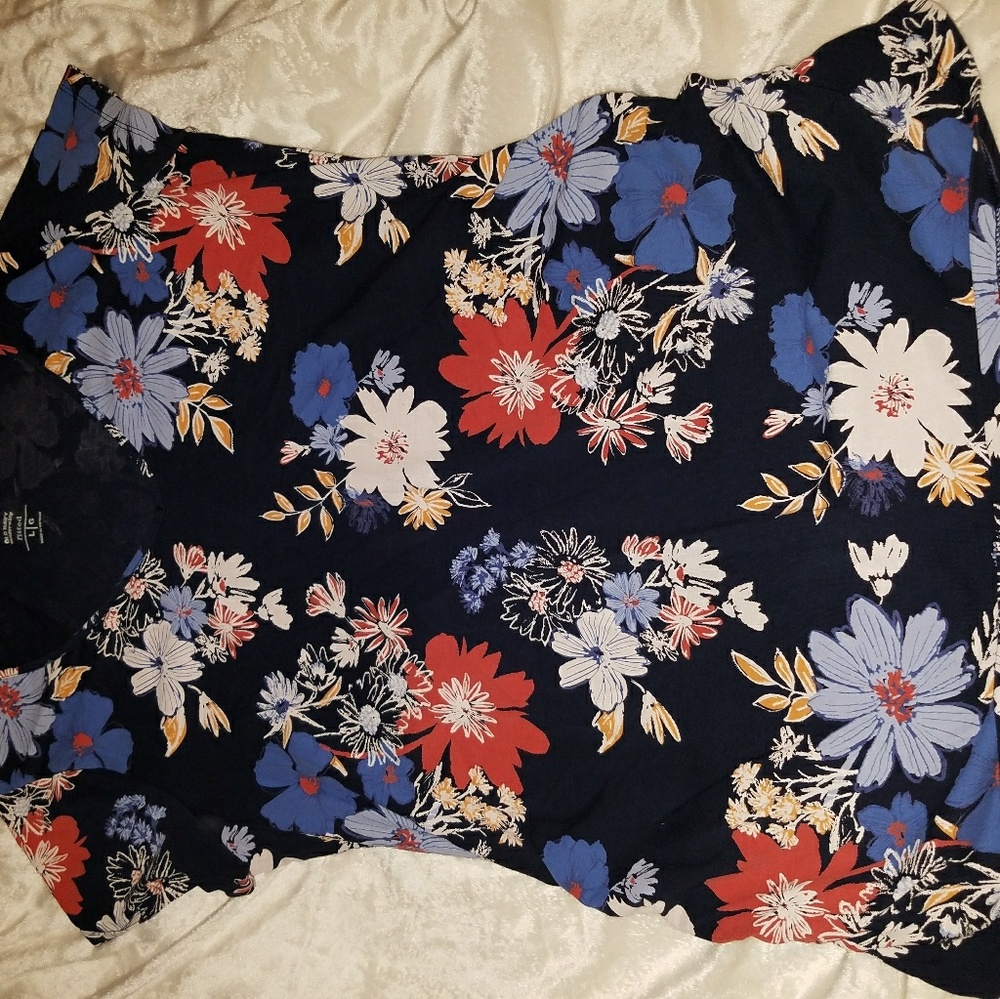 Old navy floral maternity tee shirt size large
